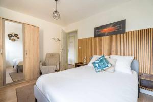 Łóżko lub łóżka w pokoju w obiekcie Le Cosy 120m² - 4 chambres - 8 personnes