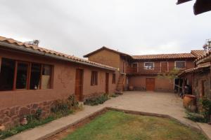 another view of the courtyard of a house at Casa Amaru Raqchi in Anansaya