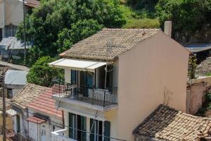Το κτήριο όπου στεγάζεται  το διαμέρισμα