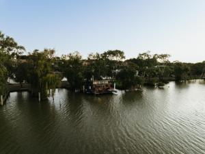 White SandsArk-imedes - Unique float home on the Murray River的相册照片