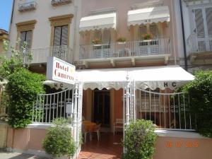 a building with a sign for a hotel called la canaria at Hotel Canarco in Viareggio