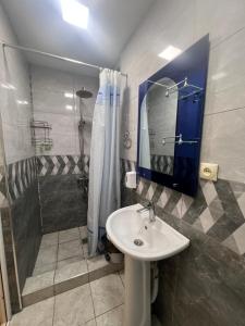 Vannituba majutusasutuses Arm Hotel