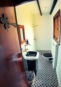 Phòng tắm tại Stylish Farm House