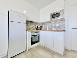 Kuchnia lub aneks kuchenny w obiekcie Summer Breeze Penthouse