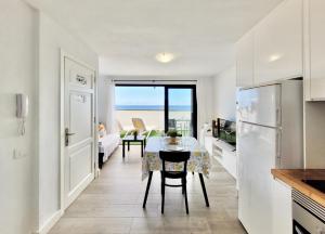 Kuchnia lub aneks kuchenny w obiekcie Summer Breeze Penthouse