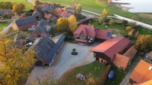an aerial view of a house with a driveway at Ferienwohnung Wussegel in Hitzacker