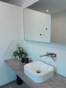 a bathroom with a white sink and a white cabinet at Ferienwohnung Wussegel in Hitzacker