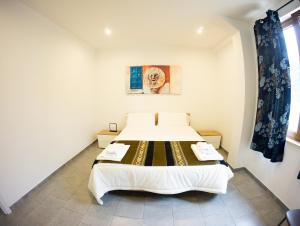 A bed or beds in a room at LA PIANETTA case vacanze