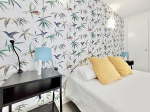 Łóżko lub łóżka w pokoju w obiekcie Summer Breeze Penthouse