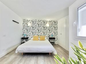 Łóżko lub łóżka w pokoju w obiekcie Summer Breeze Penthouse