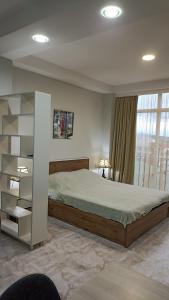Postel nebo postele na pokoji v ubytování Apartment Zhemchuzhina Ureki-5 СТУДИО