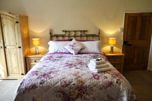 A bed or beds in a room at Dunster Mill House 