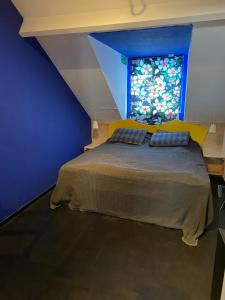 a bedroom with a bed with a stained glass window at Perk25A in Steenokkerzeel