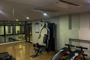 Fitness centrum a/nebo fitness zařízení v ubytování Naiyang Sunsets Hill Condo