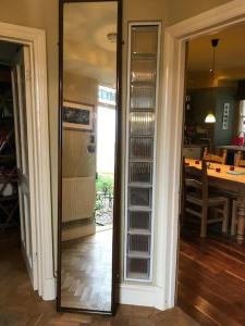 Η κουζίνα ή μικρή κουζίνα στο Large Former Farmhouse, Crickhowell