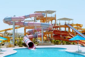 Pickalbatros Villaggio Aqua Park - Portofino Marsa Alam内部或周边的泳池