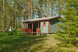 Κήπος έξω από το Resort Naaranlahti Cottages