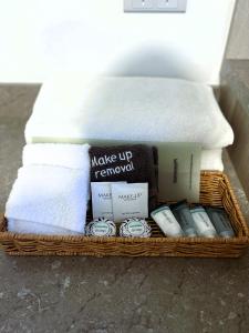 a wicker basket with towels and products in it at Childers Oasis Motel in Childers