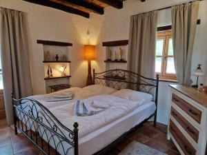 Postel nebo postele na pokoji v ubytování Villa Castelletto Parenzana