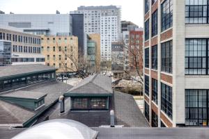 Gallery image of Kendall Sq 2BR w Gym nr MIT Mass General BOS-665 in Boston
