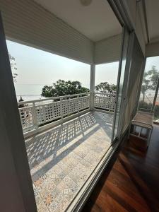 Fotografie z fotogalerie ubytování Huahin Beach House Right on the Beach v destinaci Hua Hin
