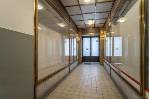 Zdjęcie z galerii obiektu Sunny Central Apartment on Wenceslas Square by easyBNB w Pradze