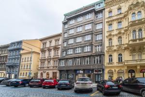 Zdjęcie z galerii obiektu Sunny Central Apartment on Wenceslas Square by easyBNB w Pradze