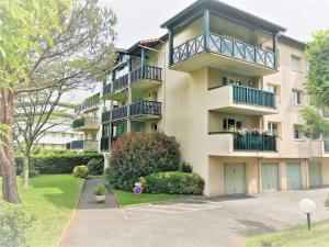 a large apartment building with a balcony at Appartement Anglet, 2 pièces, 3 personnes - FR-1-3-521 in Anglet