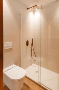 a bathroom with a shower and a toilet at Casa Indiana Hotel Boutique in Blanes
