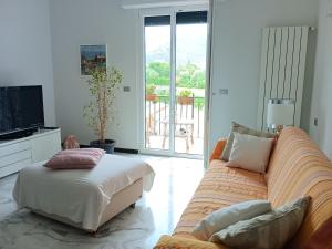 a living room with a couch and a television at Casa Oliveta in Rapallo