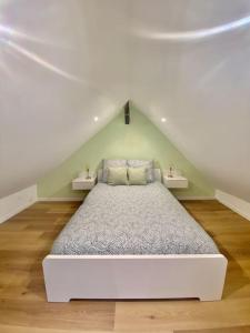 מיטה או מיטות בחדר ב-Le Primevère