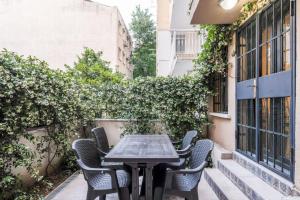 a table and chairs on a patio with ivy at Convenient Flat w Garden 10 min to Galataport in Istanbul