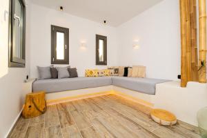Istumisnurk majutusasutuses Ios Seaside house with sunset view and small pool