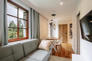 Zona d'estar a Górskie Szczyty Apart & SPA Apartament 4 Sauna Jacuzzi i Parking w cenie