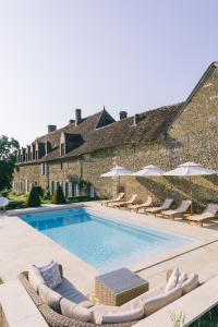 Bazén v ubytování Maison d'hôtes le Prieuré du Preux nebo v jeho okolí