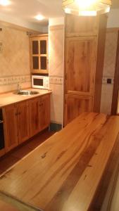 Kuchnia lub aneks kuchenny w obiekcie Casa Rural La Huerta