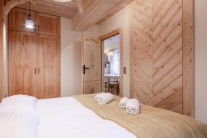 Katil atau katil-katil dalam bilik di Górskie Szczyty Apart & SPA Hawrań Sauna Jacuzzi i Parking w cenie