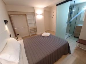 Postel nebo postele na pokoji v ubytování Bahia Rooms Cantabria 3000