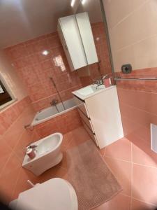 a bathroom with a toilet and a sink at DALY home intero appartamento in Mugnano di Napoli