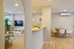 Televisyen dan/atau pusat hiburan di Apartamento Suite Gran Vía +2 gambar