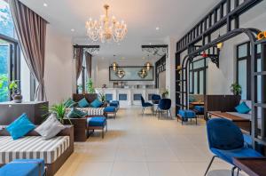 Лоби или рецепция в Rex Quang Binh Hotel