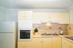 Nhà bếp/bếp nhỏ tại COZY 2 BEDROOM HOUSE /MELBOURNE