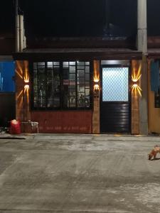 Imagen de la galería de TMD COMFORTABLE TRANSIENT HOUSE IN STO.TOMAS BATANGAS (UNIT 1), en San Felix