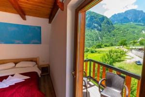 Widok na góry z tego hotelu