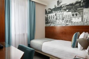 Postel nebo postele na pokoji v ubytování Seraphine Hammersmith Hotel