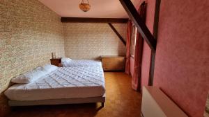 Katil atau katil-katil dalam bilik di Gîte Rétro au Domaine Le Colombier