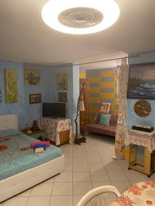A bed or beds in a room at A casa di Oba, a pochi minuti dal mare (IUN P9041)