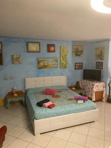 A bed or beds in a room at A casa di Oba, a pochi minuti dal mare (IUN P9041)