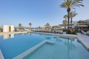 Бассейн в Hotel & Spa Blau Parc или поблизости