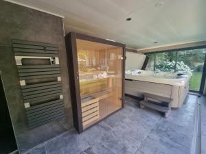 a bathroom with a sink and a bath tub at Demeure Les Aiglons, Chambres d'hôtes & Spa in Fontainebleau